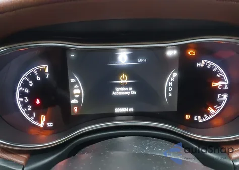 2015 Jeep Grand Cherokee Summit z USA, uszkodzony, nr VIN 1C4RJFJGXFC134962